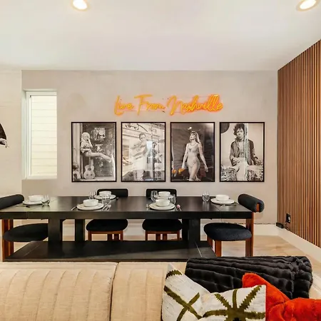 Holiday home Elevator With Rooftop Hot Tub & Spacious Yard Nashville