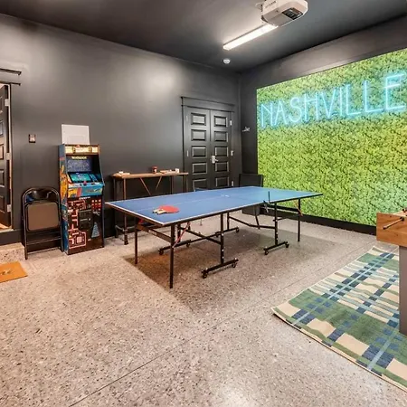Game Balcony Backyard Near Downtown Nash Holiday home *