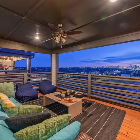 Holiday home Game Balcony Backyard Near Downtown Nash *