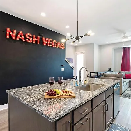 Holiday home Private With Rooftop Game Near Downtown