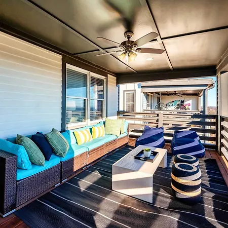 Game Balcony Backyard Near Downtown Nash Holiday home *