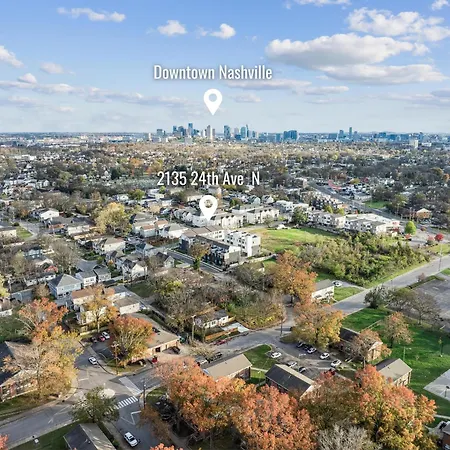 Private With Rooftop Game Near Downtown Holiday home Nashville