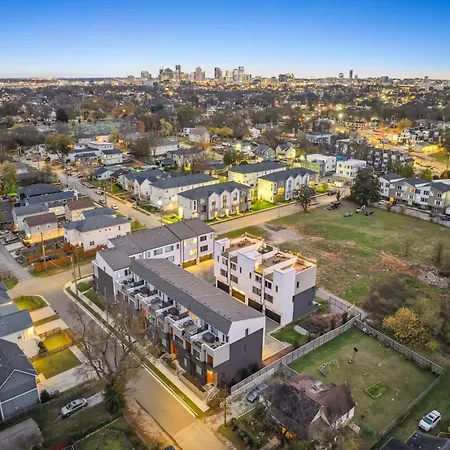 Holiday home Private With Rooftop Game Near Downtown