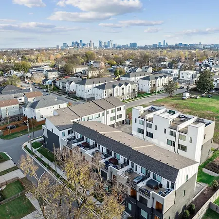 Private With Rooftop Game Near Downtown *