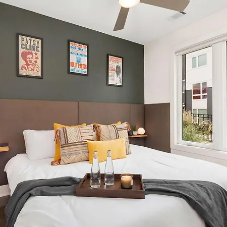 King 3br Retreat & 2-car Garage East Holiday home Nashville
