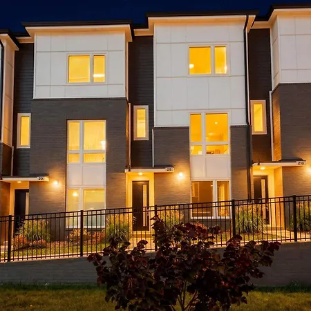 Holiday home King 3br Retreat & 2-car Garage East *