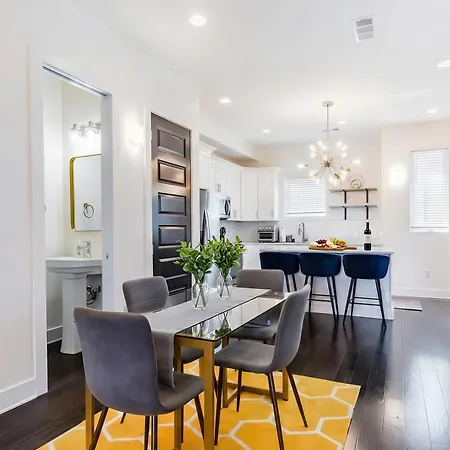 Rooftop Views & Patio Lounge Near Downtown Holiday home