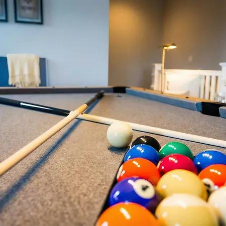 Private Pool Game Compound Minutes To Broadway Holiday home *