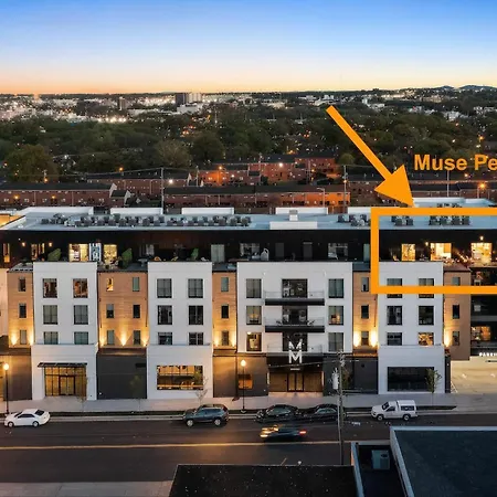 The Penthouse - 3br Rooftop - Downtown Apartment *