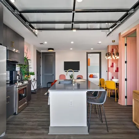 The Penthouse - 3br Rooftop - Downtown *