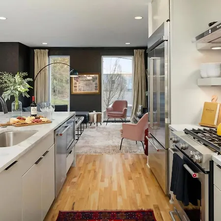 Luxury Retreat - Double Rooftop Deck & Game *