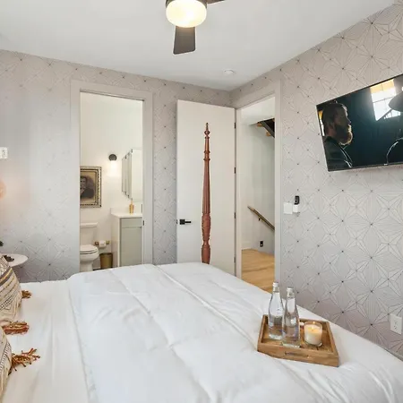 Luxury Retreat - Double Rooftop Deck & Game Nashville