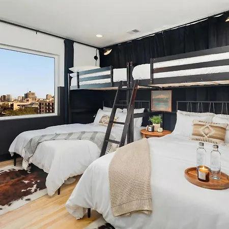 Luxury Retreat - Double Rooftop Deck & Game