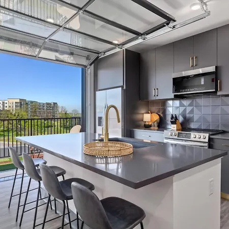 The Penthouse - 3br Rooftop - Downtown *