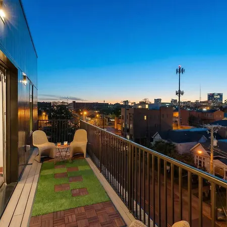 Apartment Rooftop Deck & Skyline Views Downtown Penthouse Nashville