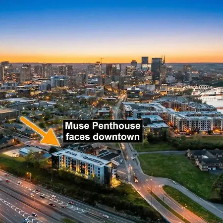 Rooftop Deck & Skyline Views Downtown Penthouse *