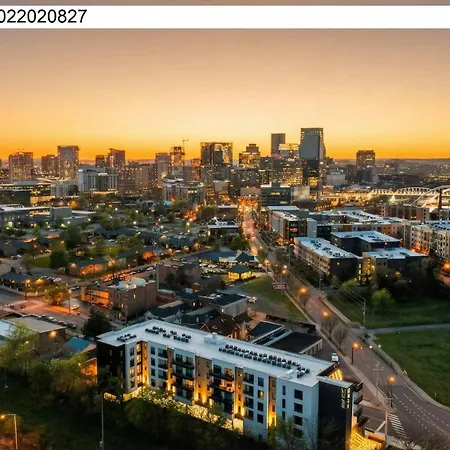 Rooftop Deck & Skyline Views Downtown Penthouse Nashville