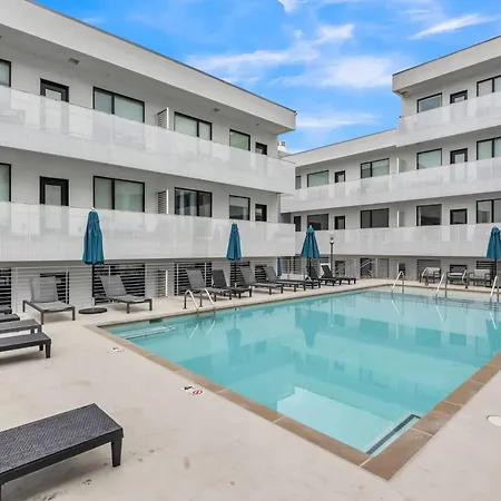 Holiday home Trendy For 4 W Shared Pool Near The Gulch