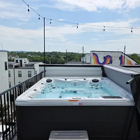 Holiday home Downtown Hangout With Hot Tub *