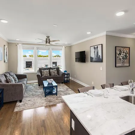 Great Location 2 Bedroom Minutes To Downtown Holiday home