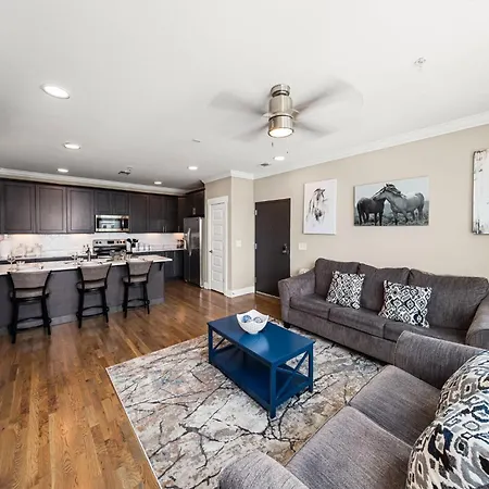 Great Location 2 Bedroom Minutes To Downtown