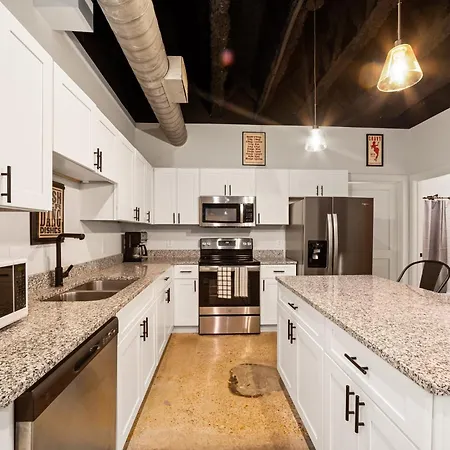 Holiday home Great Location Short Drive To Downtown