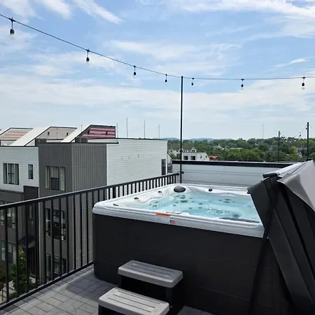 Holiday home Downtown Hangout With Hot Tub *