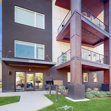 Downtown West End Retreat Near Broadway *
