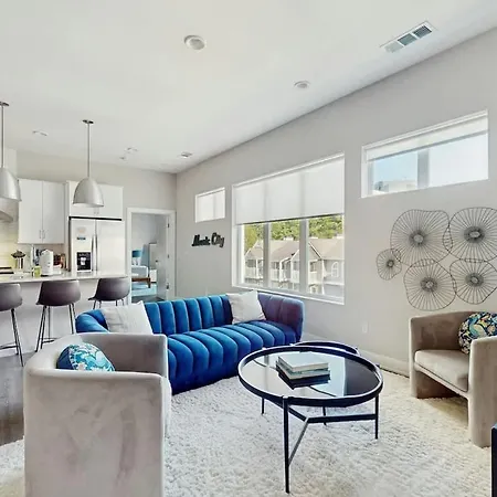 Downtown West End Retreat Near Broadway Holiday home Nashville