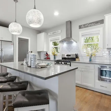 Brand New Retreat N Five Points Near Downtown Holiday home