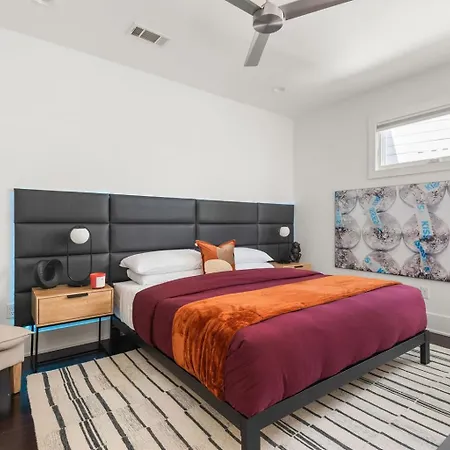 Amazing Rooftop Walk To 12s 4th Night Free Holiday home Nashville
