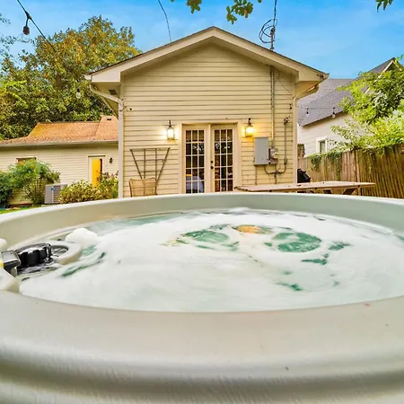 Charming East Mins From Downtown Holiday home *