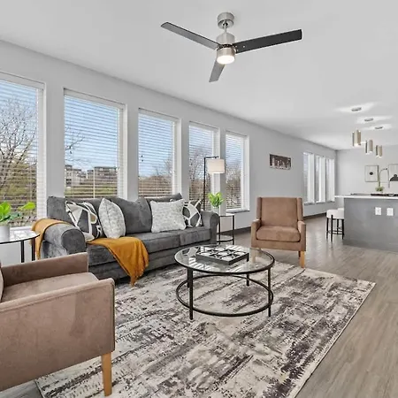 Holiday home Luxe 2br W Views Near Broadway & Music Row