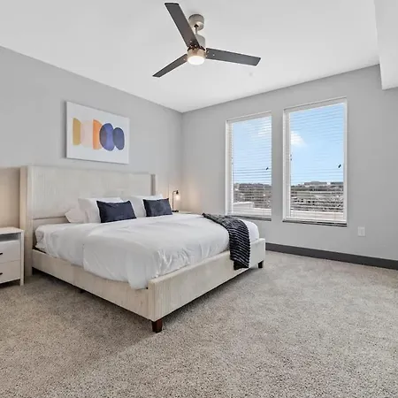 Luxe 2br W Views Near Broadway & Music Row Nashville