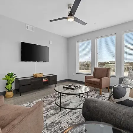 Luxe 2br W Views Near Broadway & Music Row Holiday home Nashville