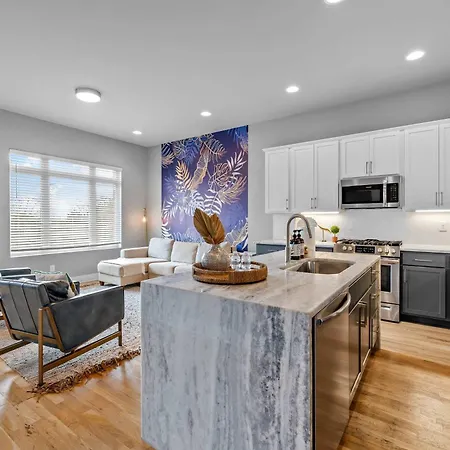 Holiday home Music Getaway 4br Near Broadway *