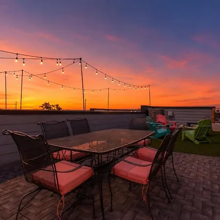 Skyline Sessions - Rooftop Views Near Downtown *