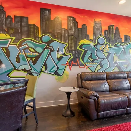 Skyline Sessions - Rooftop Views Near Downtown Holiday home *