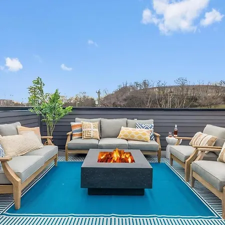 The Duet - Rooftop Lounge - 5 Mins To Broadway Holiday home *