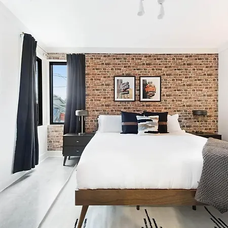 The Duet - Rooftop Lounge - 5 Mins To Broadway Holiday home *