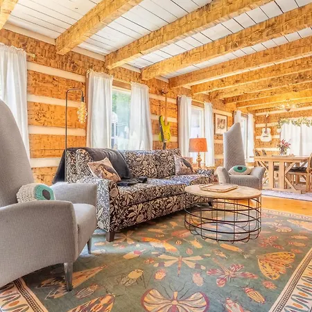 The Magic Cottage- Artsy Escape With Hot Tub & Charm
