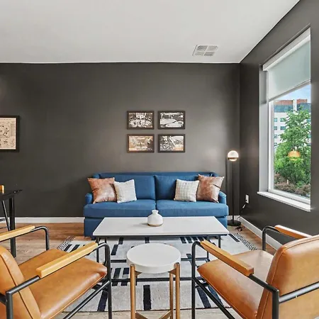 Noir - Pool & Gym - Mins To Broadway Holiday home