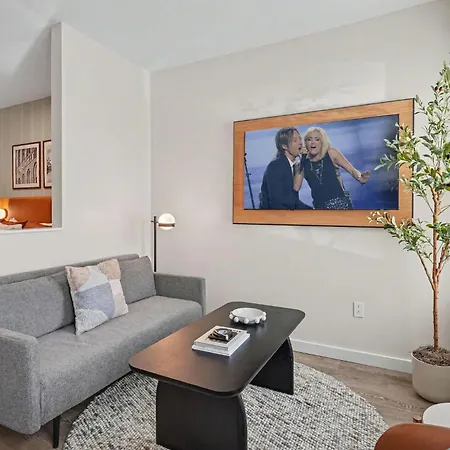 Cadence - Pool - Gym - Mins To Broadway