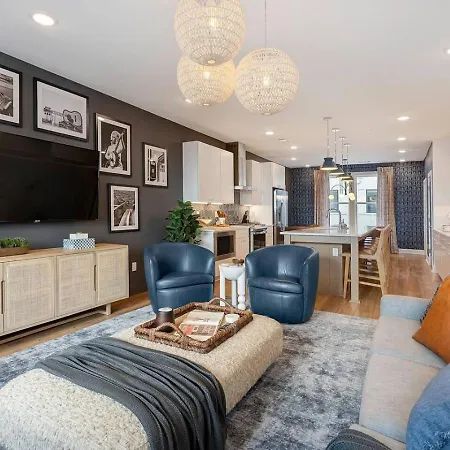 Elegant With Downtown Views Rooftop Hot Tub And Garage *