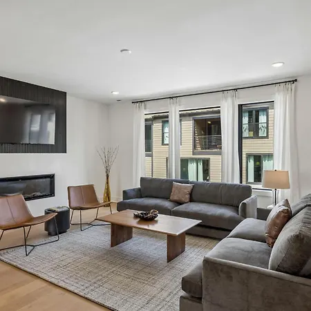 Sleek Trio Townhomes 9br 3 Hot Tubs Nashville