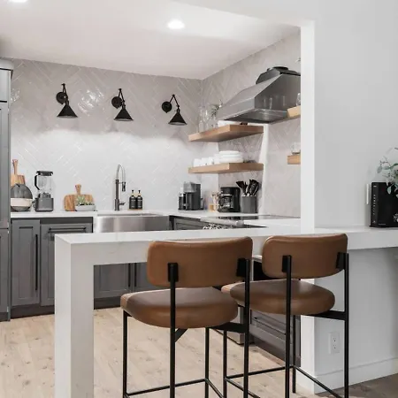 Walk To Music Row And Vanderbilt, Only 1 Mile To Broadway Holiday home *