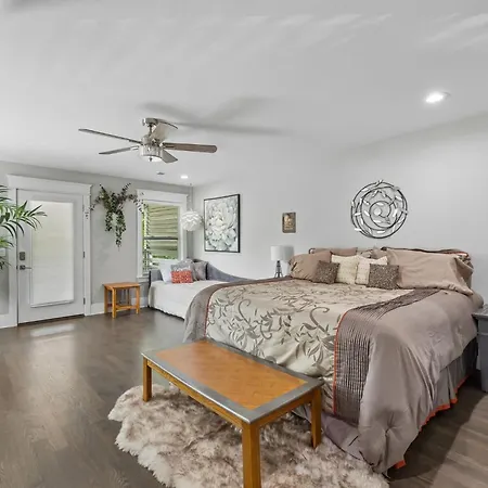 In Style Spacious Nash Near Broadway Holiday home Nashville