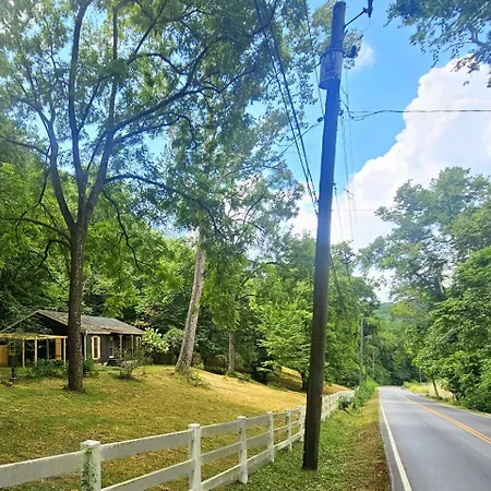 The Creek Woodland Oasis - Modern 3br Country With Rolling Yard Holiday home Nashville