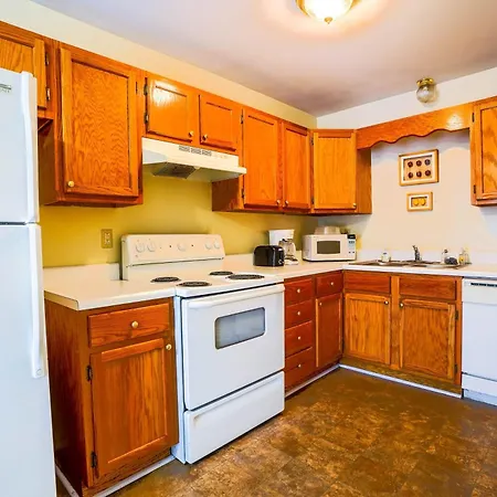Holiday home Half Of Duplex Just 2 Blocks From Hadley Park