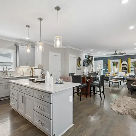 Holiday home In Style Spacious Nash Near Broadway